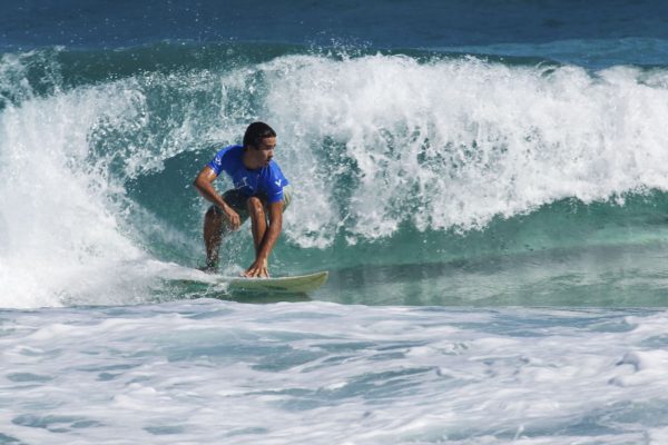 Aberta a temporada de Surf na Praia do Rosa