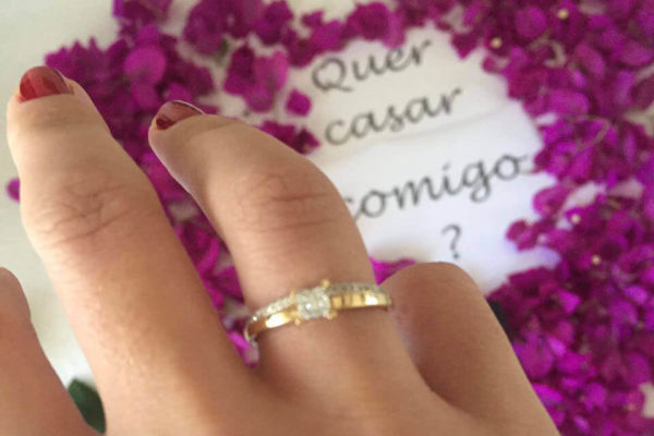 O amor está no ar… Aconteceu um pedido de casamento na Hospedaria das Brisas.