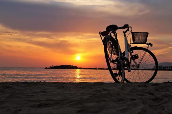 Passeio de bike na Praia do Rosa