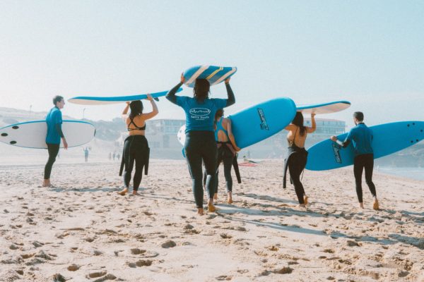 Surfe para adultos: nunca é tarde para aprender