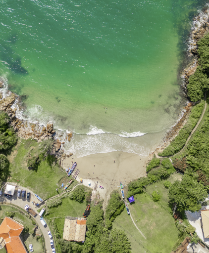 A Temporada de Pré-Verão na Praia do Rosa: Sol, Conforto e Aconchego